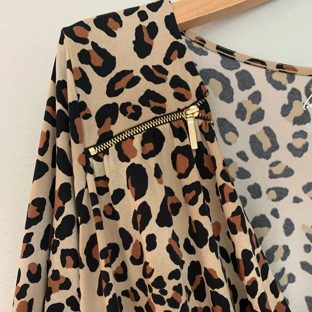 Lane Bryant stretchy leopard print crossover top with zipper detail - Picture 4 of 6